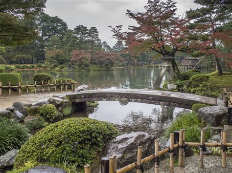  Os Jardins Kenrokuen: Um Paraíso de Belezas Naturais em Kanazawa