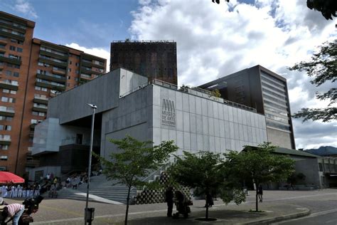 Museo de Arte Moderno de Medellín: Descubra uma joia arquitetônica e um tesouro artístico em meio à vibrante cidade!