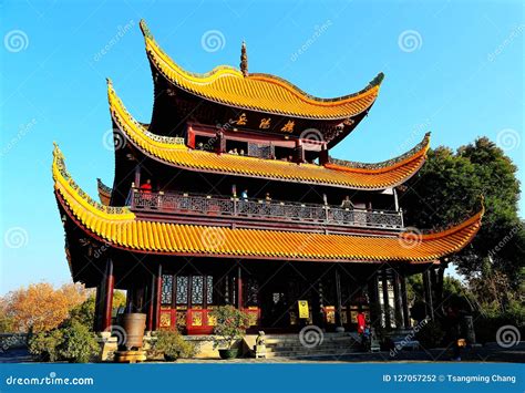  Torre Yueyang! Uma viagem ao passado imperial e vistas espetaculares!